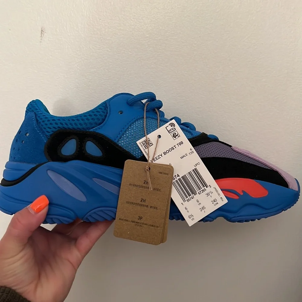 Yeezy adults boost 700 - Picture 2 of 6